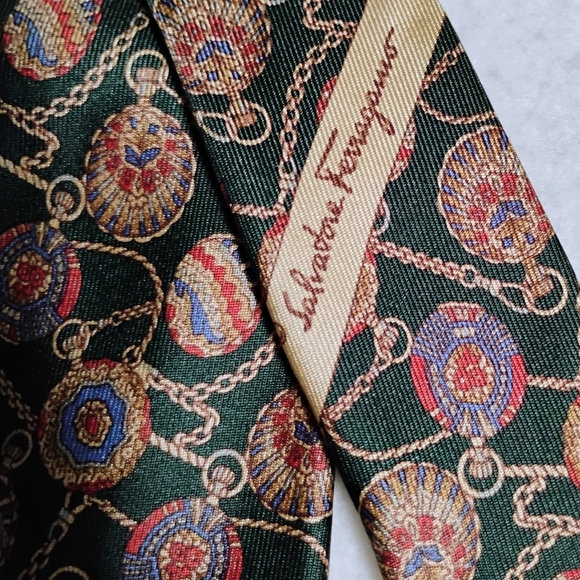 SALVATORE FERRAGAMO Mens 100% Silk Necktie ITALY Luxury Green Pocket Watch Chain